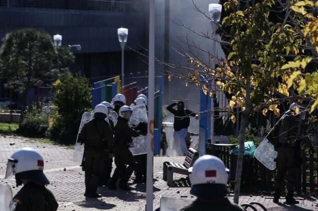 Ένταση στη διαμαρτυρία μαθητών στο Υπουργείο Παιδείας