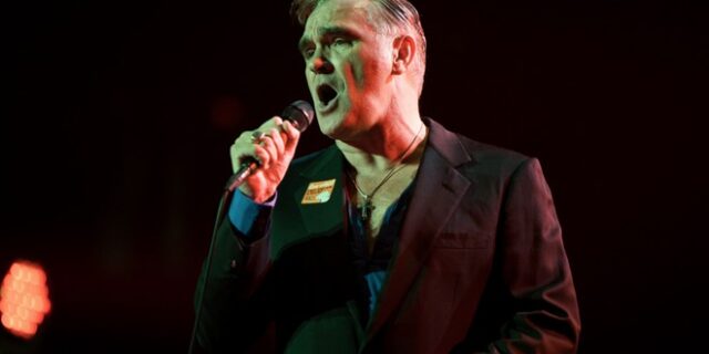 O Morrissey αποχώρησε από συναυλία όταν θεατής τον κορόιδεψε για τον καρκίνο