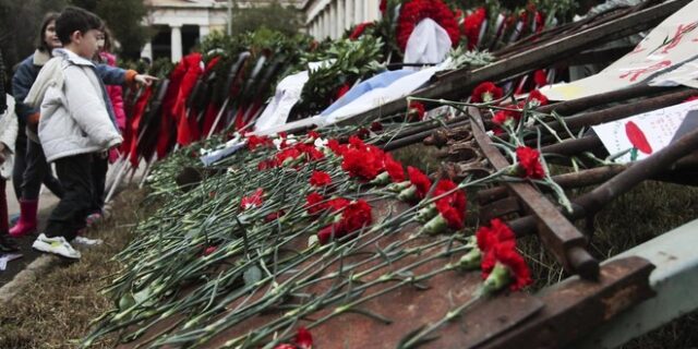 Κρυμμένοι πίσω από τη γενιά του Πολυτεχνείου