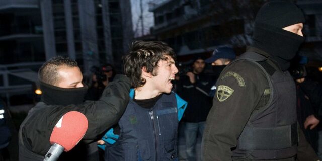 Εισαγγελική εντολή για αναγκαστική σίτιση του Ρωμανού. Βασανιστήρια καταγγέλλει ο δικηγόρος του. Κινδυνεύει με ανακοπή