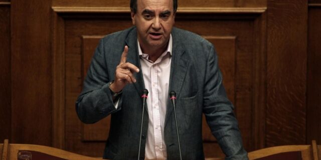 Στρατούλης: Η κυβέρνηση σε ρόλο καρπαζοεισπράχτορα της τρόικας