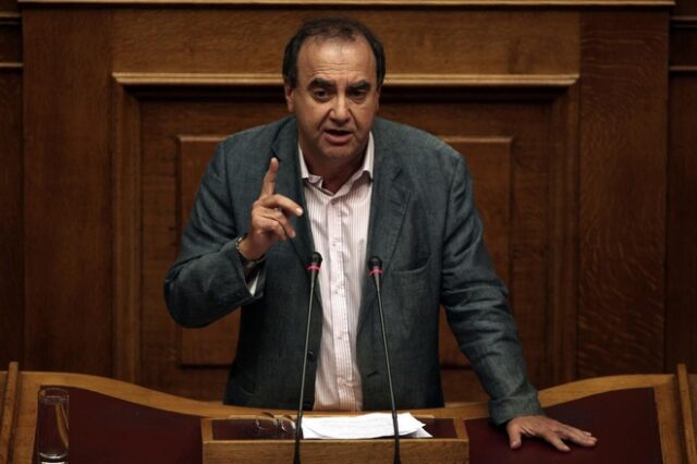 Στρατούλης: Η κυβέρνηση σε ρόλο καρπαζοεισπράχτορα της τρόικας