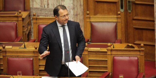 Παραιτήθηκε, αλλά στηρίζει την κυβέρνηση ο υφυπουργός Παιδείας Γ. Στύλιος