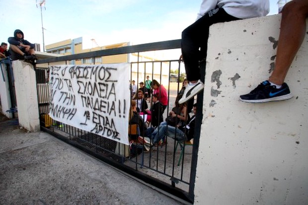 Παρέμβαση εισαγγελέα για να λήξουν οι καταλήψεις. Στο αυτόφωρο οι εξωσχολικοί