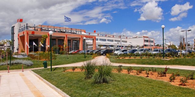 Σκλαβενίτης: Η αυτοκρατορία των “δεν”