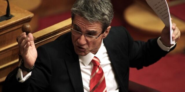 “Καμπανάκι” Λοβέρδου: Μαθητές σε κατάληψη. Καθηγητές για αναπλήρωση το Πάσχα και τέλος σε εκδρομές