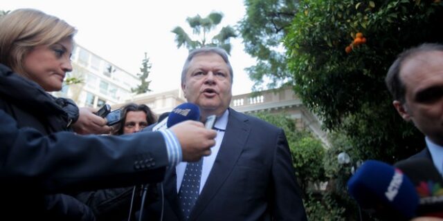 Ο Βενιζέλος σήκωσε ασπίδα προστασίας για τον Χαρδούβελη