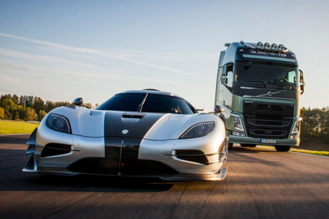 Φορτηγό Volvo σε κόντρα με την Koenigsegg One:1