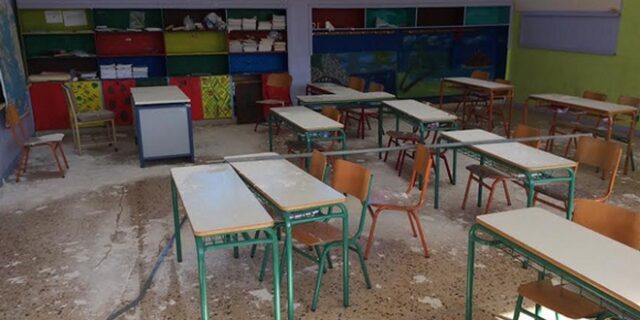 Μαθητές σε τάξεις χωρίς θέρμανση ανάμεσα σε σοβάδες και νερά