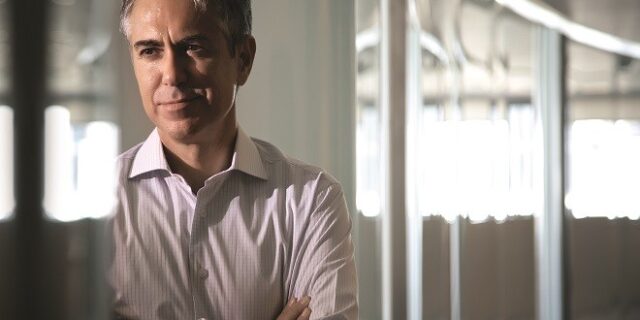 Ο χημικός που έγινε η “φωνή” της βιομηχανίας φαρμάκων
