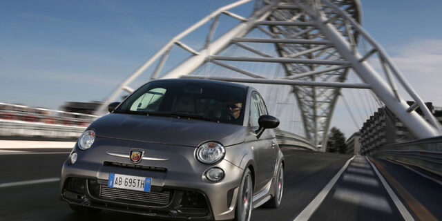 Abarth 695 biposto. Ένα …supercar σε μίνι διαστάσεις