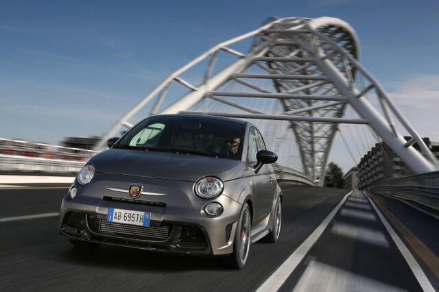 Abarth 695 biposto. Ένα …supercar σε μίνι διαστάσεις