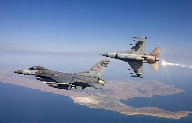 Νέα τουρκική πρόκληση. Έξι F-16 πέταξαν πάνω από τους Ανθρωποφάγους