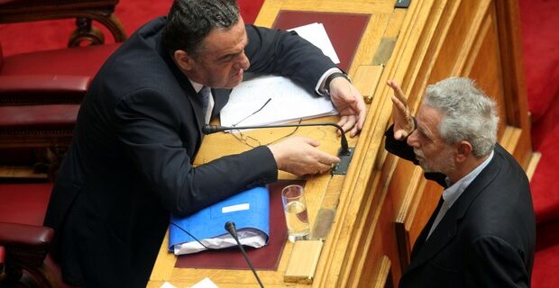 “Ατελέσφορη” και “πολιτικά άτολμη” η συνάντηση Αθανασίου με βουλευτές του ΣΥΡΙΖΑ