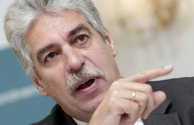 Σέλινγκ: Να μην περάσει από την πίσω πόρτα ένα τρίτο πρόγραμμα διάσωσης