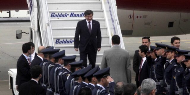 Στην Αθήνα ο Νταβούτογλου. Αυστηρά μέτρα ασφαλείας