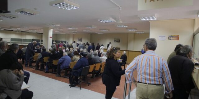 Ανοίγει ο δρόμος για το επίδομα των 176€ σε 200.000 δημοσίους υπαλλήλους