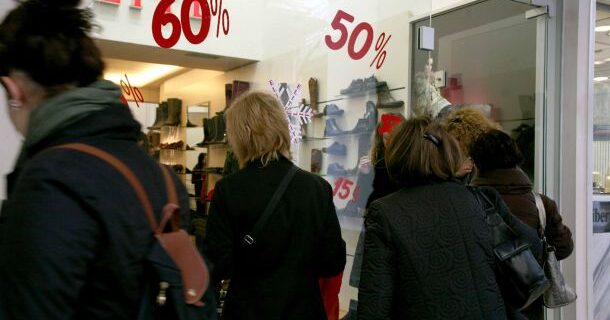 Στον βάλτο της κρίσης. Οριακή βελτίωση του οικονομικού κλίματος στην Ελλάδα