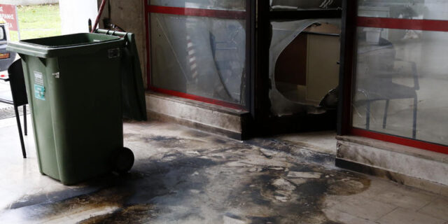 Ανέλαβαν την ευθύνη για την επίθεση με γκαζάκια στο δημαρχείο Καισαριανής