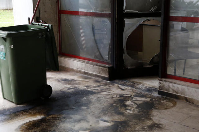 Ανέλαβαν την ευθύνη για την επίθεση με γκαζάκια στο δημαρχείο Καισαριανής