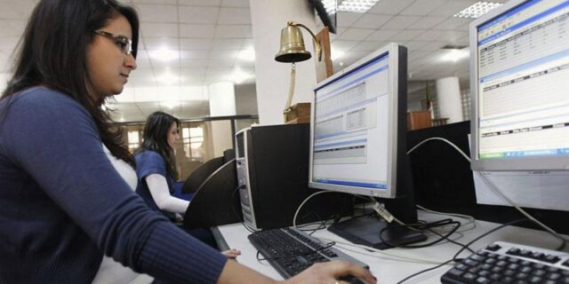 “Χάθηκαν” σε ένα μήνα 20.331 θέσεις εργασίας