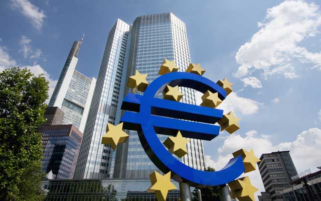 Μέλος της ΕΚΤ τάσσεται υπέρ του τυπώματος χρήματος