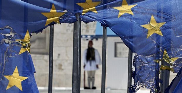 Τρομολαγνεία από το Bloomberg: Η Ελλάδα στα χειρότερα πιθανά σενάρια για το 2015