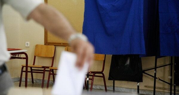 Δημοσκόπηση Metron Analysis: Οριακή πρωτιά του ΣΥΡΙΖΑ