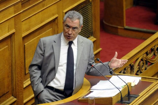 Βασίλης Καπερνάρος: Παραμένω σταθερός στη θέση μου