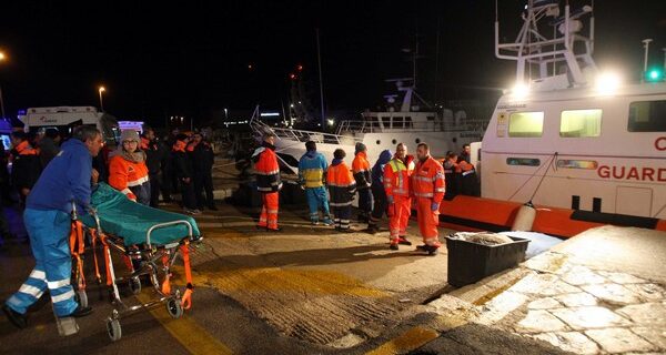 Κατεπείγουσα προκαταρκτική εξέταση για δύο κακουργήματα, για το Norman Atlantic από την Εισαγγελία Πειραιά