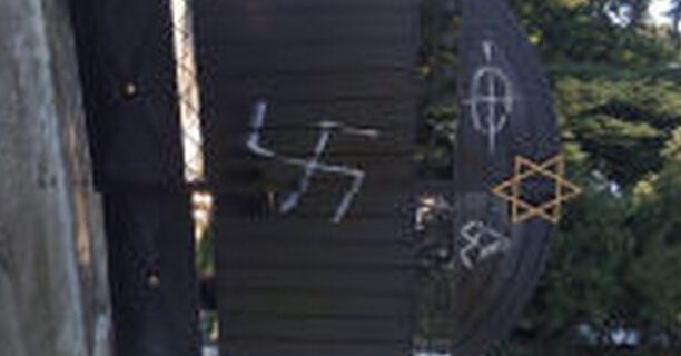 Αγκυλωτοί σταυροί και αντισημιτικές αναφορές στο εβραϊκό νεκροταφείο της Λάρισας