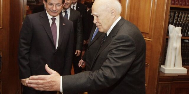 Παπούλιας σε Νταβούτογλου: Είμαστε και θα παραμείνουμε γείτονες. Πρέπει να είμαστε καλοί γείτονες