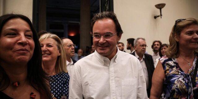 Βούλευμα για Παπακωνσταντίνου: Ήθελε να σώσει την εικόνα του και να αποφύγει έλεγχο των συγγενών του