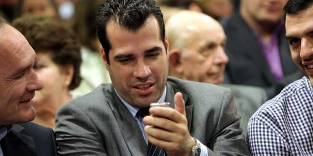 Ο Θάνος Πλεύρης μιλά για τσαντίρια και Ζητά απομάκρυνση Σύριων από το Σύνταγμα