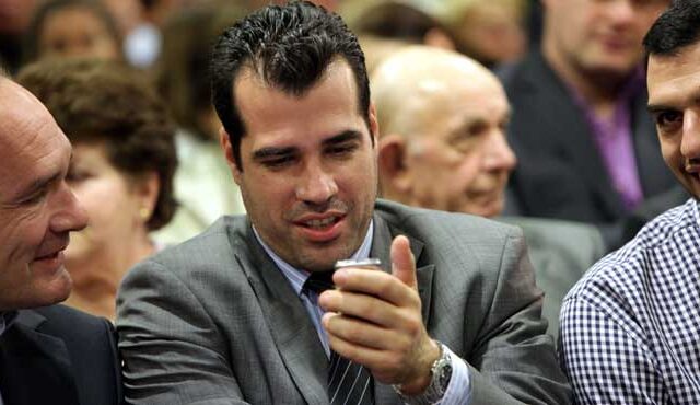 Ο Θάνος Πλεύρης μιλά για τσαντίρια και Ζητά απομάκρυνση Σύριων από το Σύνταγμα
