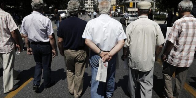 Συντάξεις: Ποιοι γλιτώνουν 2 ως 12 χρόνια εργασίας