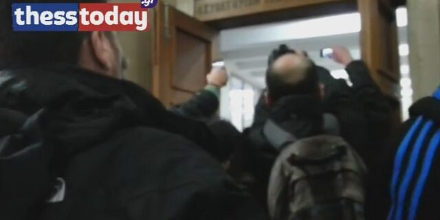 Θεσσαλονίκη: Πολίτες προσπάθησαν να σταματήσουν διαδικασία πλειστηριασμών. Ένταση και ΜΑΤ