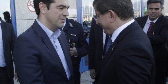 Τσίπρας σε Νταβούτογλου: Η συνεργασία Ελλάδα – Τουρκίας να βασιστεί στο σεβασμό του διεθνούς δικαίου