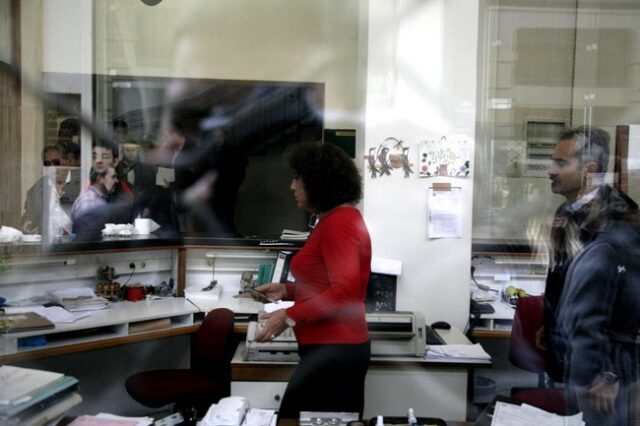 Τρέχουν και δεν φτάνουν: Πάνω από 2 εκατ. οι τροποποιητικές δηλώσεις Ε9