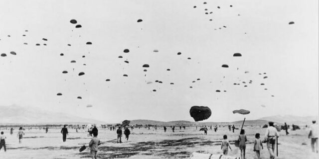 Μηχανή του Χρόνου: Η υποδοχή των αλεξιπτωτιστών που άνοιξαν πυρ κατά του ΕΑΜ