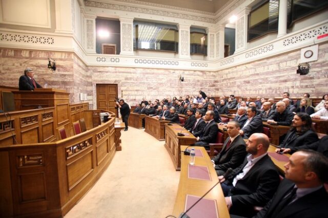 Χρυσή Αυγή: Οι προφυλακισμένοι βουλευτές πήραν άδεια για να ψηφίσουν για Πρόεδρο της Δημοκρατίας