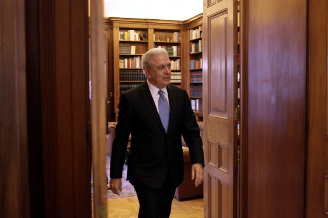 “Μάχη” γύρω από τον Αβραμόπουλο, την Προεδρία και την Κομισιόν
