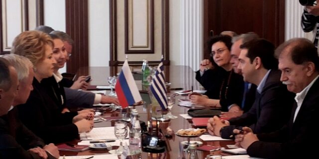 Μόσχα καλεί Αθήνα. Σύσφιξη σχέσεων και συγχαρητήρια στον Τσίπρα