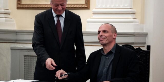 Βαρουφάκης για Ρωσία: Τα ΜΜΕ να μην παραποιούν τις δηλώσεις μας. Η ΕΕ να σεβαστεί την εθνική μας κυριαρχία