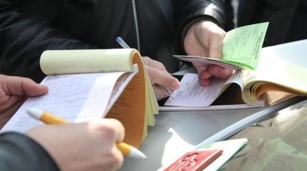 Τι ισχύει για τα “μπλοκάκια” – Πώς φορολογούνται, ποιο θα είναι το τέλος επιτηδεύματος το 2015