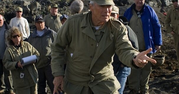 Ο Μάικλ Μουρ αποκαλύπτει ότι ο Κλιντ Ιστγουντ απείλησε στο παρελθόν να τον σκοτώσει