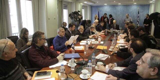 Όχι στα debates από την διακομματική επιτροπή. Τι αποφασίστηκε για χρηματοδότηση και ψήφο των 18άρηδων