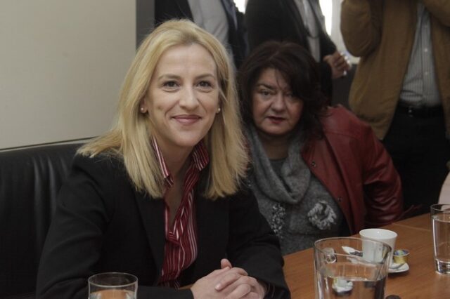 Ρένα Δούρου στην El Pais: Πρέπει να κυριαρχήσει ξανά η πολιτική επί των αγορών