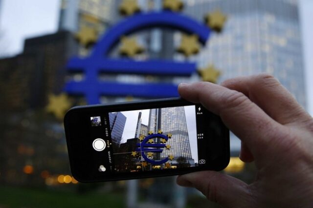 Θα βρέξει ευρώ; Τι σημαίνουν για την Ελλάδα η ποσοτική χαλάρωση και οι χρησμοί της ΕΚΤ