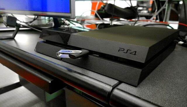 Το PS4 βγάζει νοκ άουτ σε πωλήσεις τον προκάτοχο του PS3